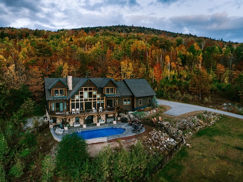 Stunning views, luxurious home, heated pool, hot tub, games