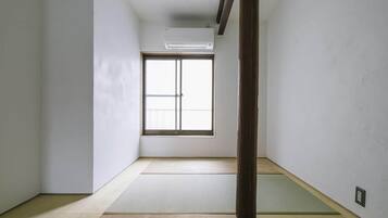 Chambre Économique avec lits jumeaux, salle de bains commune | Wi-Fi gratuit