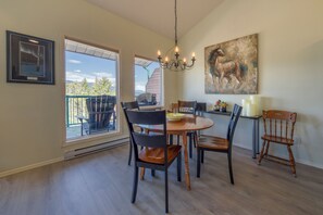 Dining - Marble Canyon 2 bedroom: Unit 705P1 (Fairmont Hot Springs)