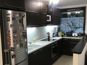 Fridge, microwave, oven, stovetop - Cosy flat at the Rosehill (Budapest)