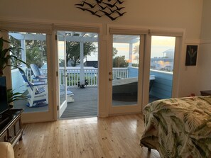 4 bedrooms, iron/ironing board, free WiFi, bed sheets - NO HURRICANE IMPACT!!! Private/Luxury/BeachView/Pool/Spa Steps to Sand! Balcony (Bradenton Beach)