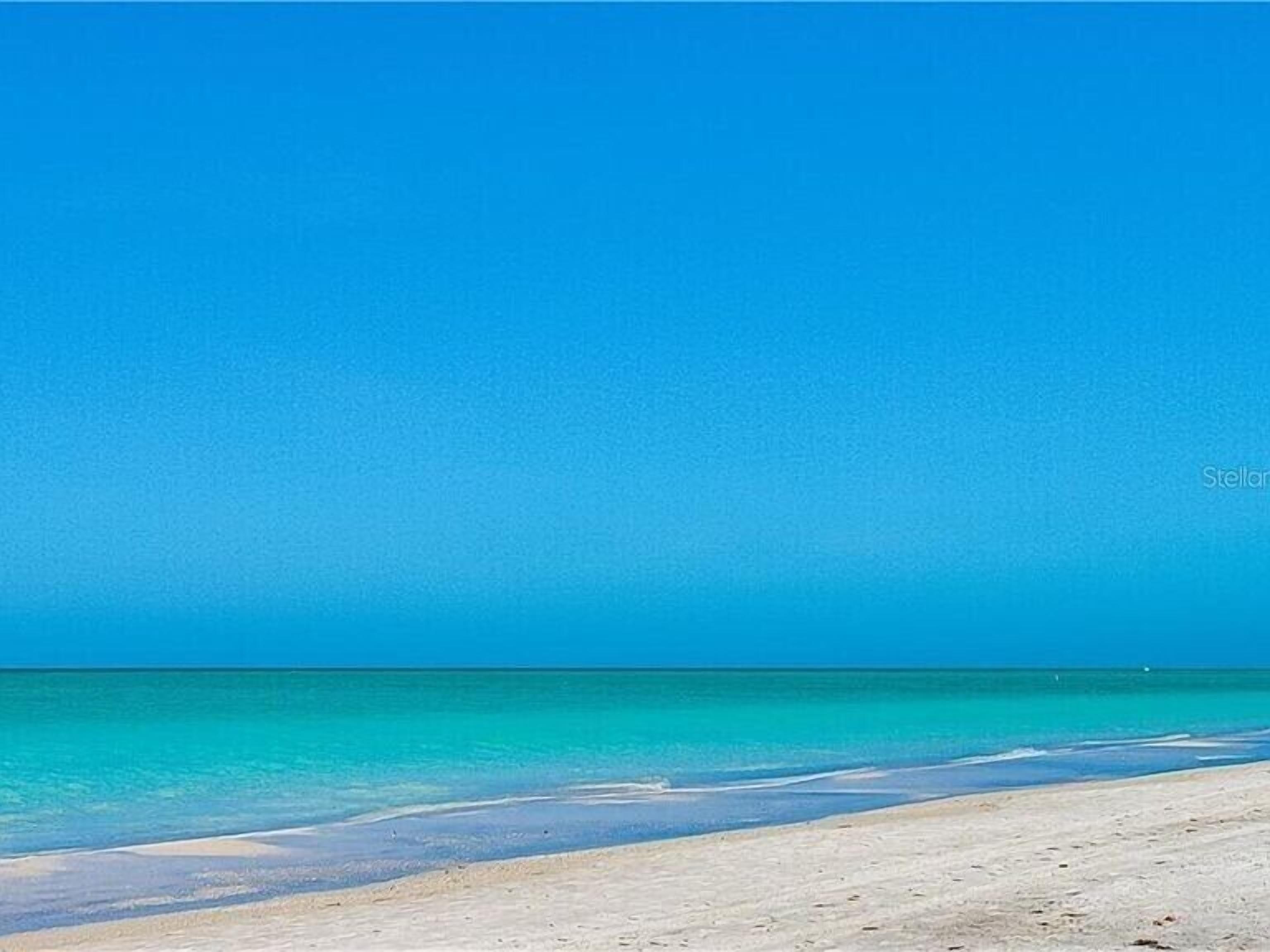 Beach nearby, sun loungers, beach towels