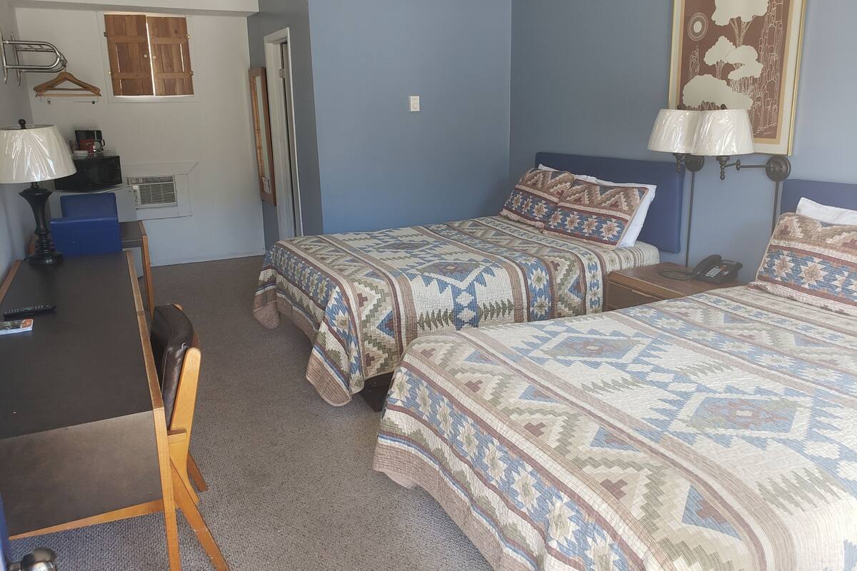 Deluxe Room | Blackout drapes, WiFi (free)
