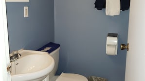 Bañera, artículos de tocador gratuitos, toallas, jabón