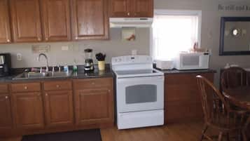 冰箱、微波炉、烤箱、炉灶