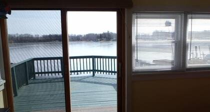 Very Clean Lakefront Home with Sandy Beach and Clear water.