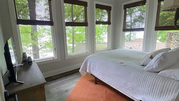 2 bedrooms, iron/ironing board, WiFi (free), bed sheets