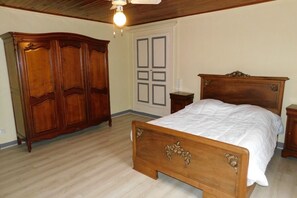 2 bedrooms, iron/ironing board