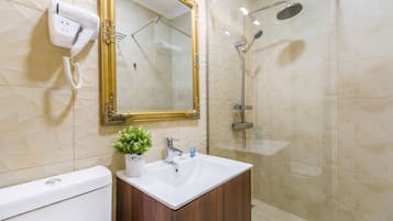Dusche, Haartrockner, Handtücher, Seife