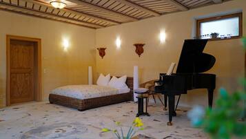 Iron/ironing board, free WiFi, bed sheets