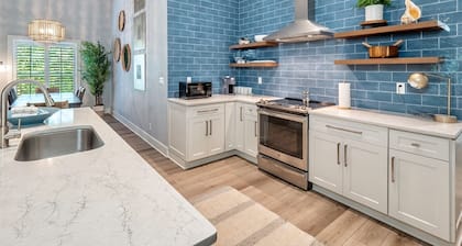 Near beach... Wade On In (Previously On the Wiles Side) Captiva Island Pool Home