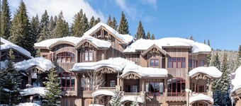 Luxury Ski in/Ski out town home, private hot tub, great for families and groups 