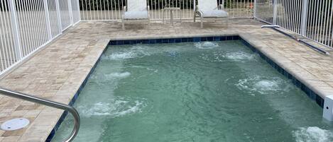 Piscine extérieure, piscine chauffée