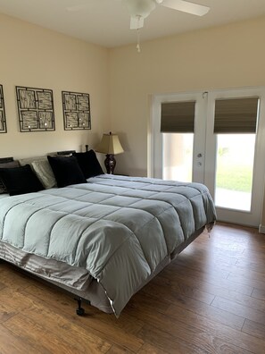 3 bedrooms, desk, iron/ironing board, WiFi