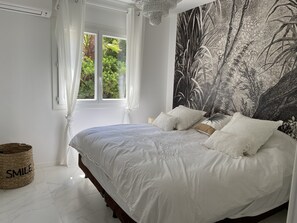 2 bedrooms, iron/ironing board, travel cot, free WiFi