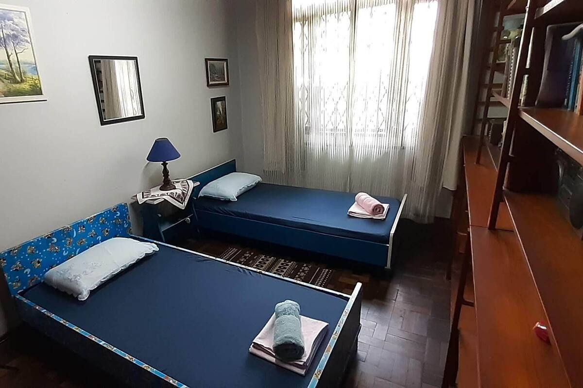 Chambre, 2 lits une place