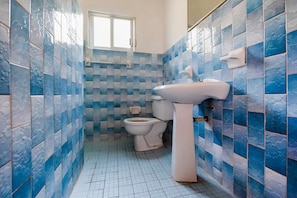 Family Room | Bathroom