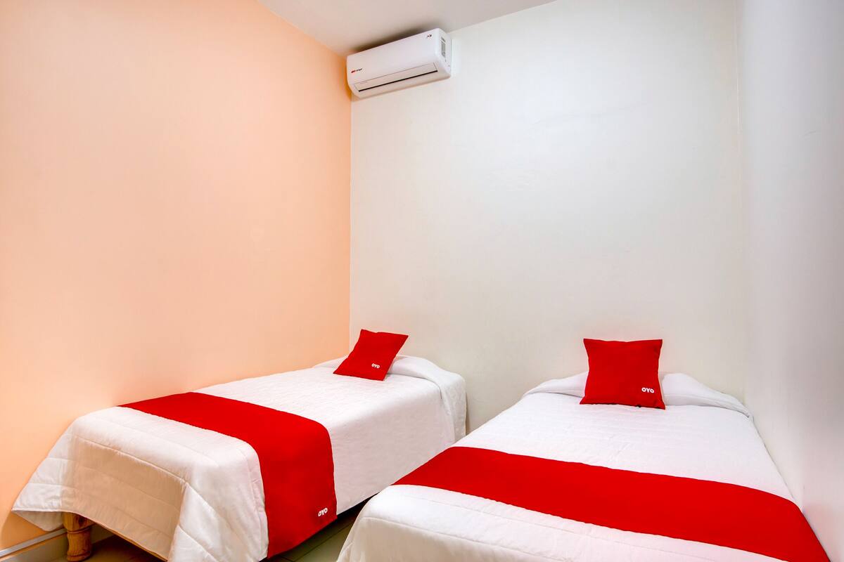 Standard Room, 2 Twin Beds | WiFi (free), bed sheets