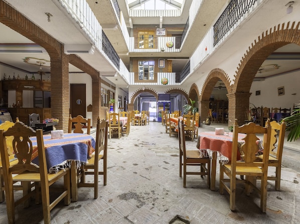Déjeuner et dîner servis sur place