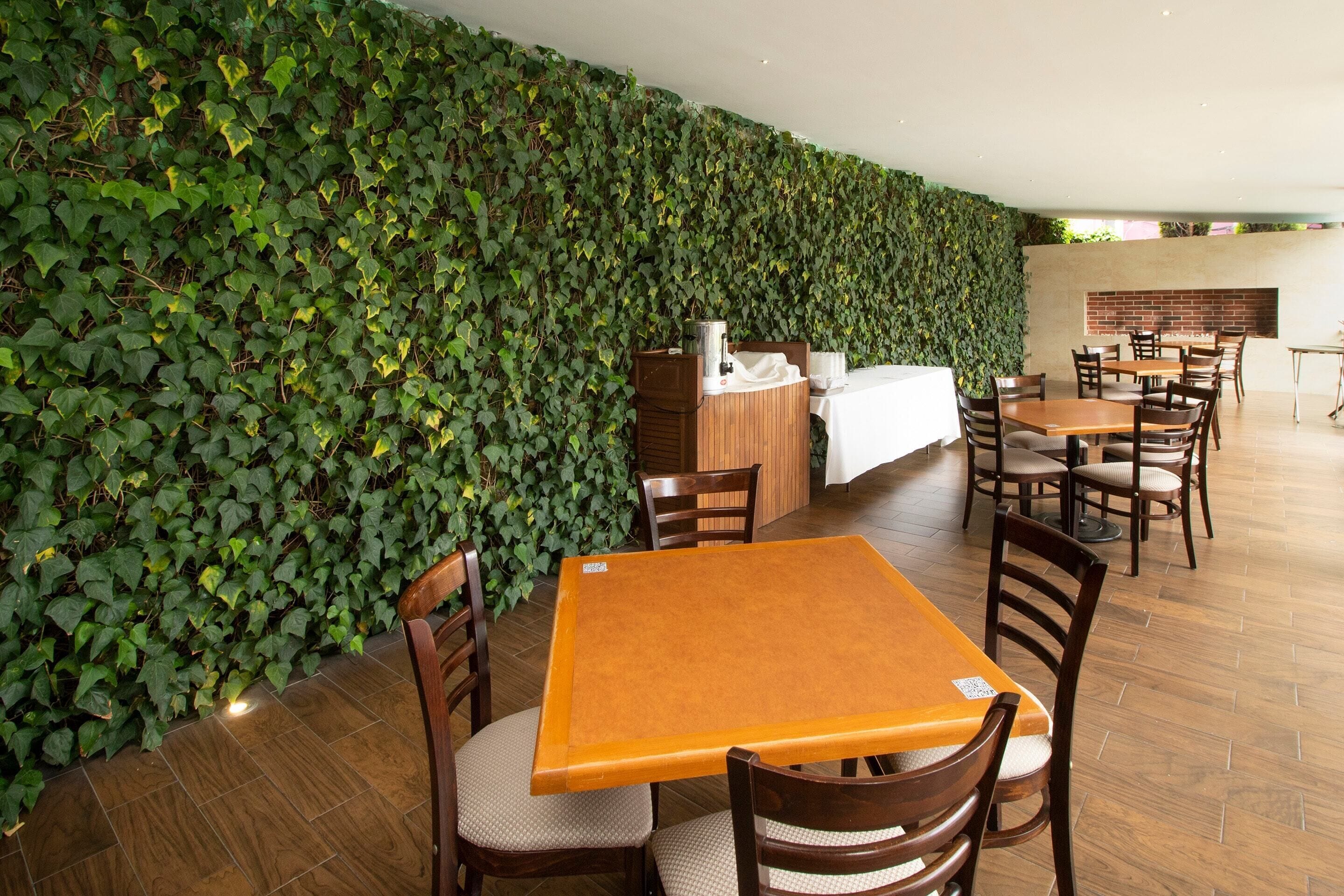 breakfast, lunch and dinner served