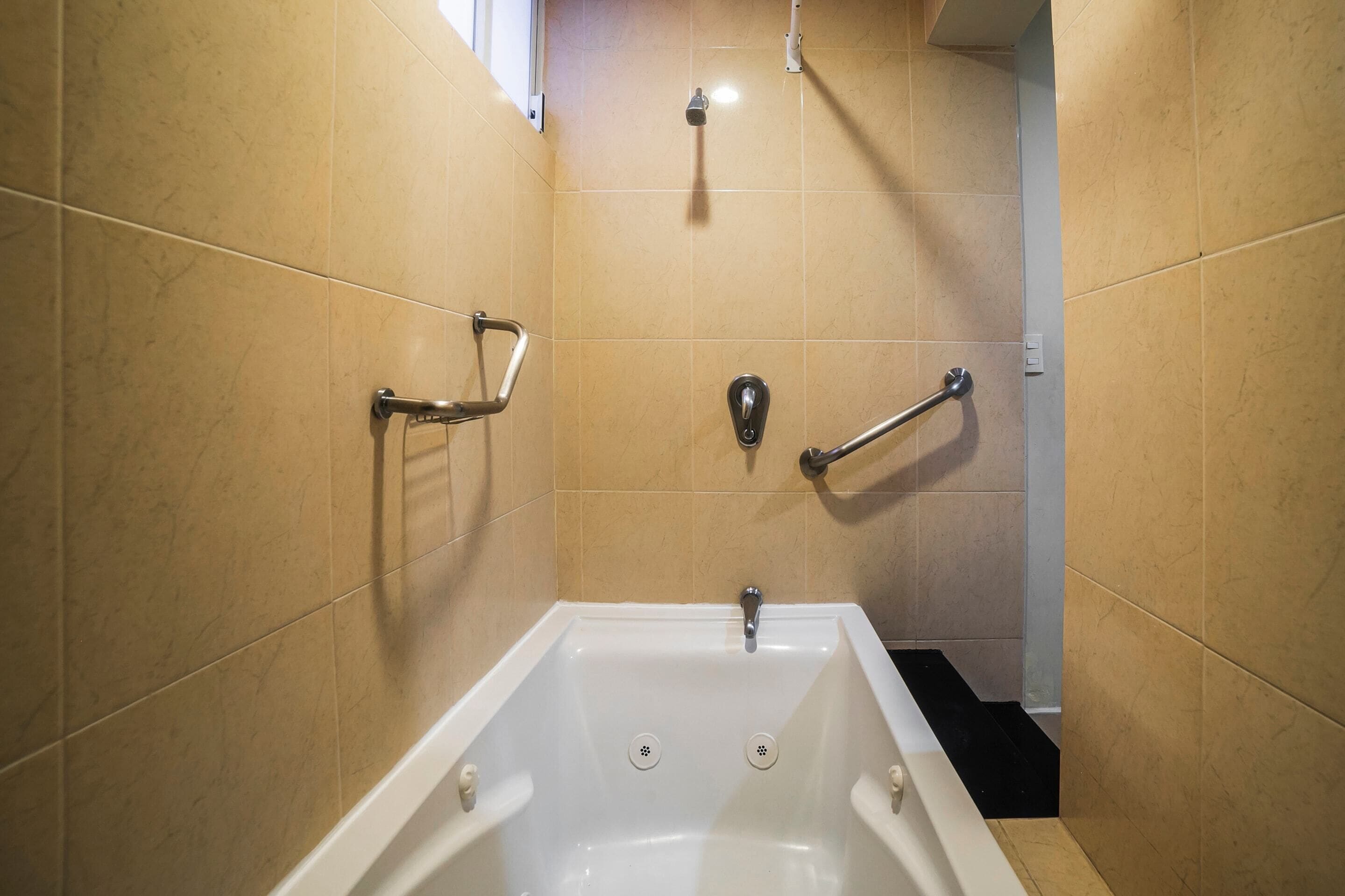 deluxe double room | bathroom | free toiletries, hair dryer, towels, soap