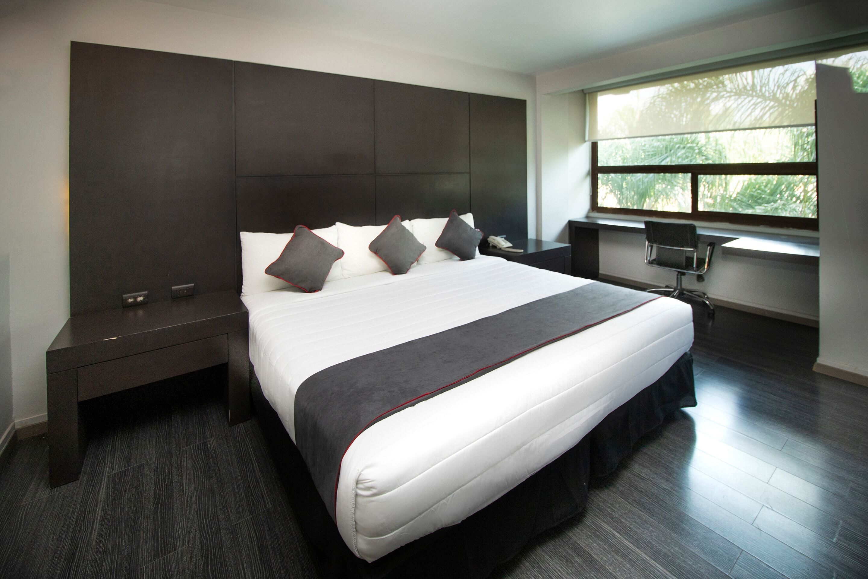 deluxe double room | 1 bedroom, desk, iron/ironing board, free wifi