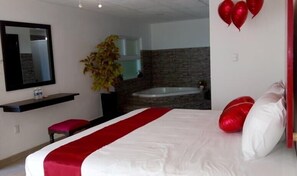 Deluxe Suite | Down duvets, iron/ironing board, free WiFi, bed sheets - Hotel Las Torres,Tehuacan (Tehuacán)