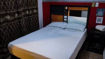 Habitación económica | 1 habitación, edredón, tabla de planchar con plancha y wifi gratis