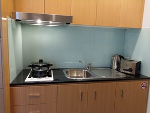 Fridge, microwave, stovetop, coffee/tea maker