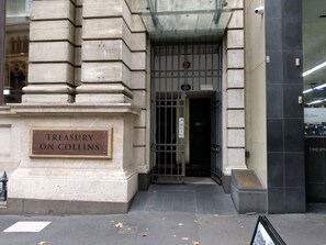 Exterior detail - 🎤A little touch of Elvis inspired theme on Collins St Melbourne.🕺cbd🎸🥁 (Melbourne)