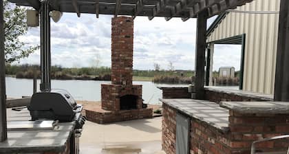 Cabin next to water! Fisherman’s Dream! HUNTERS WELCOME!