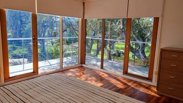 3 bedrooms, iron/ironing board, free WiFi