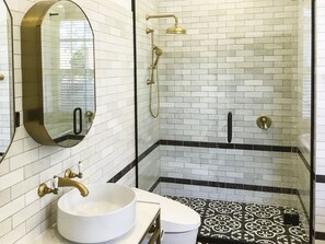 Comfort Double or Twin Room | Bathroom sink