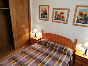 2 camere, ferro/asse da stiro, culla da viaggio, lenzuola