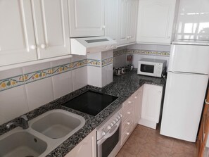 Fridge, microwave, oven, coffee/tea maker