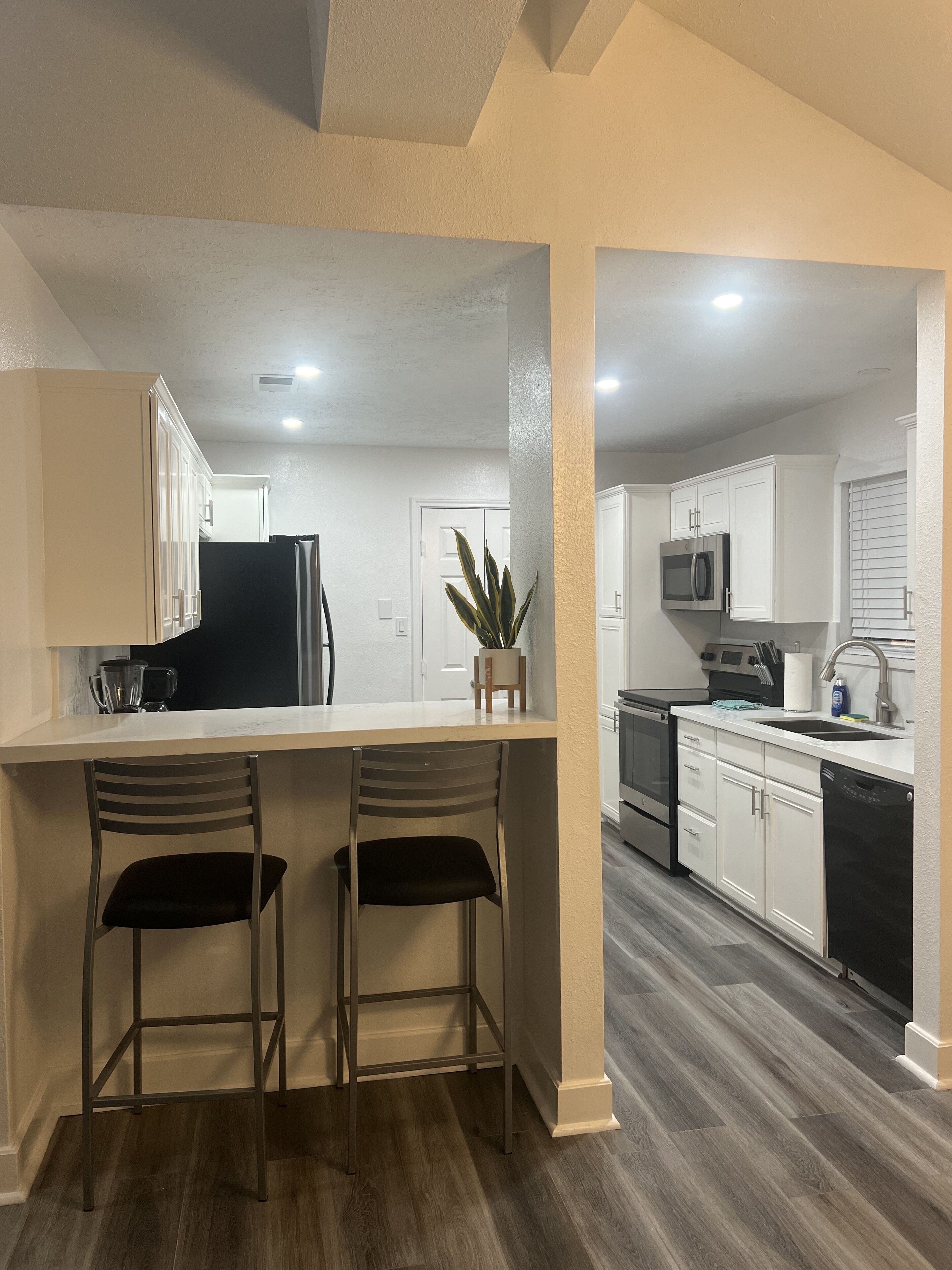 冰箱、微波炉、烤箱、炉灶