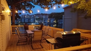 Outdoor dining - Remodeled Private Waterfront Cottage, Pet Friendly, with dock in Osage Beach! (Osage Beach)