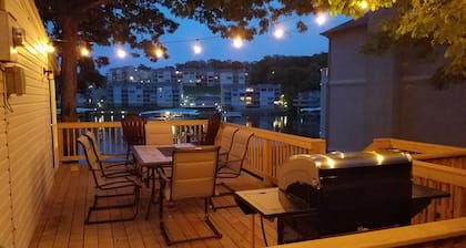 Remodeled Private Waterfront Cottage, Pet Friendly, with dock in Osage Beach!