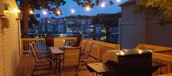 Remodeled Private Waterfront Cottage, Pet Friendly, with dock in Osage Beach!