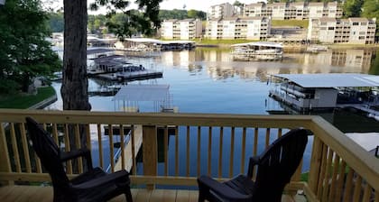 Remodeled Private Waterfront Cottage, Pet Friendly, with dock in Osage Beach!