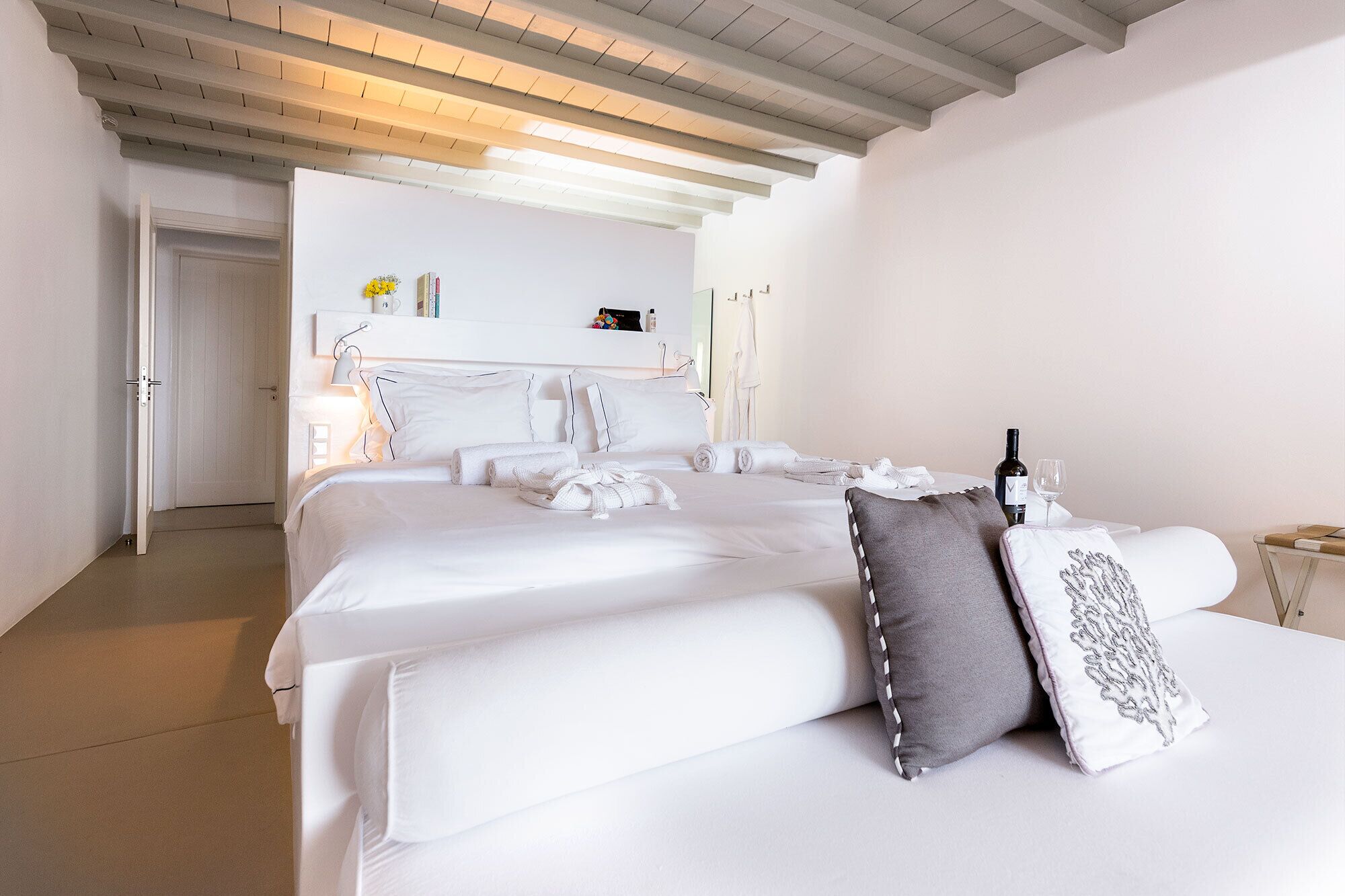 3 bedrooms, in-room safe, free WiFi, bed sheets