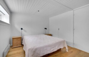 2 bedrooms, travel cot, free WiFi