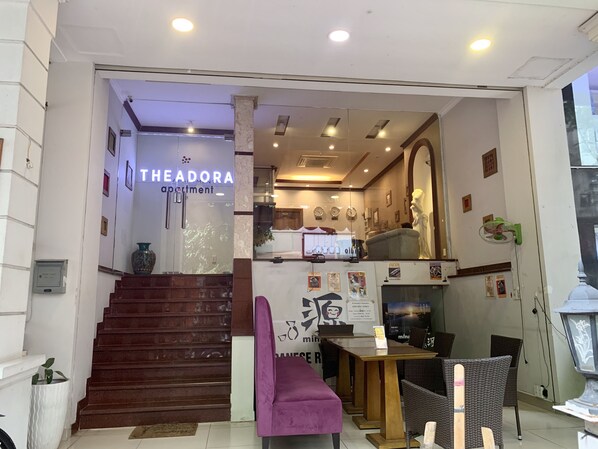 Property entrance - Theadora 75 (Ho Chi Minh City)