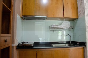 Deluxe Studio Suite | Private kitchenette