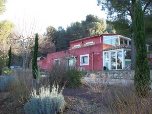 Exterior - Large Mas Provencal with swimming pool on property near Aix en Provence (Ventabren)