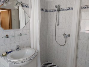 Toilet paper - Vacation apartment in Winsen/Aller - Vacationers welcome! (Winsen (Aller))
