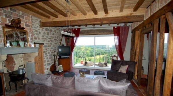 TV, ping pong, stereo