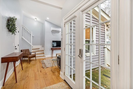 TV, offices. Spacious and Quiet One Block off King Street