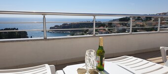 Connected 2 double studios with sea view