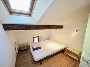 2 bedrooms, iron/ironing board, WiFi, bed sheets - COQUET apartment WITH TERRACE VILLAGE GRUISSAN (Gruissan)